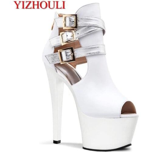 With single stage yards of shoes fashion runway model with 17cm high heels