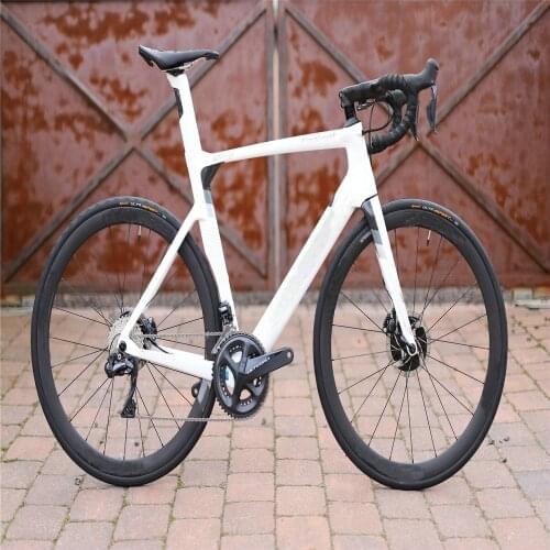 White Concept DISK Disc Carbon Road Complete Bike with R7020 Disc groupset 50mm wheelset handlebar saddle