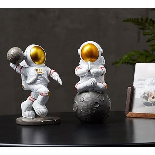 Resin Astronaut Figurines Fashion Spaceman With Moon Sculpture Decorative Miniatures Statues Gift Home Decoration Desk Decor