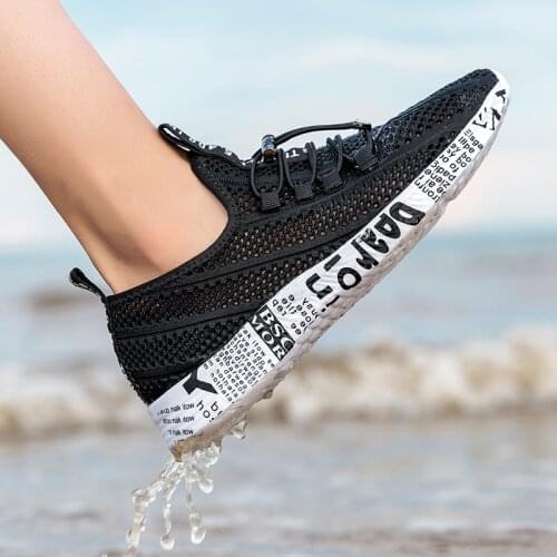 Summer Couple Wading Shoes Outdoor Sports Shoes Mens Beach Surfing Swimming Shoes Mesh Breathable Upstream Shoes Large Size