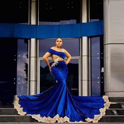 Unique Designer Velvet Aso Ebi Evening Dresses Sleeveless Gold Appliques Royal Blue Prom Gowns Plus Size Custom Made