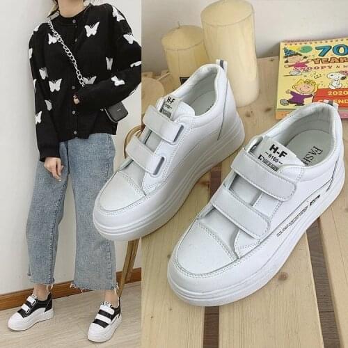 2021PUcasual shoes ladies sneakers light white sneakers thick-soled mid-heel high-heel ladies shoes comfortable vulcanized shoes