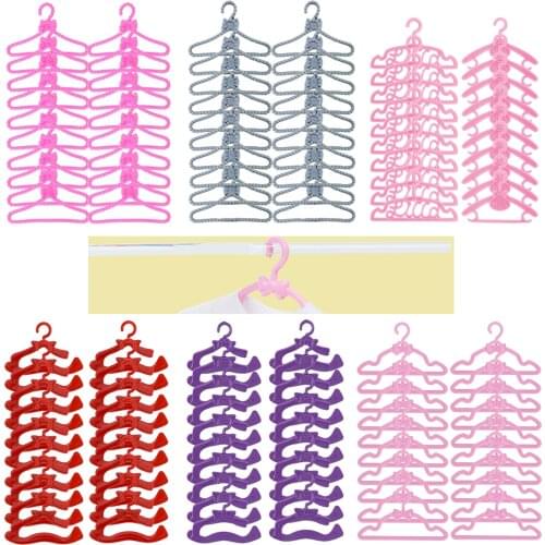 20 Pcs / Lot Cute Mini Mixed Plastic Pink Hangers Dolls Accessories for Barbie Doll Wardrobe Dress Clothes Dollhouse Toy