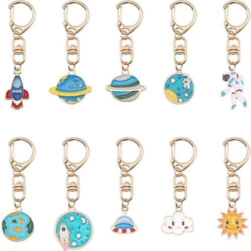 Universe Stars Enamel Key Ring KeyChain Astronaut Rocket Planet Spaceman Escape From The Earth UFO Space Craft For Astrophile