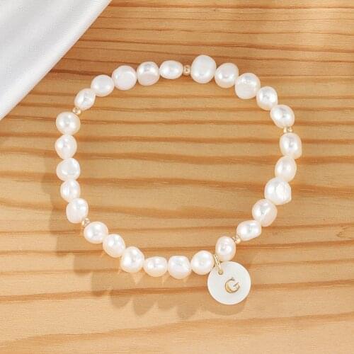 Shell Letter Alphabet Charm Pearl Bracelets White Baroque Pearl Beaded Strand Elastic Natural Freshwater Pearl Bracelets Female