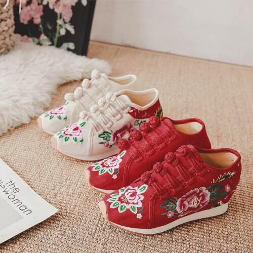 Handmade Embroidery Pumps Height Increasing Insole Casual All-Matching Fashion 2021 New Shoes
