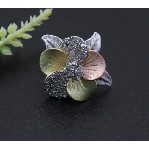 Lanyika Fashion Jewelry Exquisite Flowers with Leaf Brooch Pin design for Engagement Wedding Micro Paved Zircon Popular Gifts