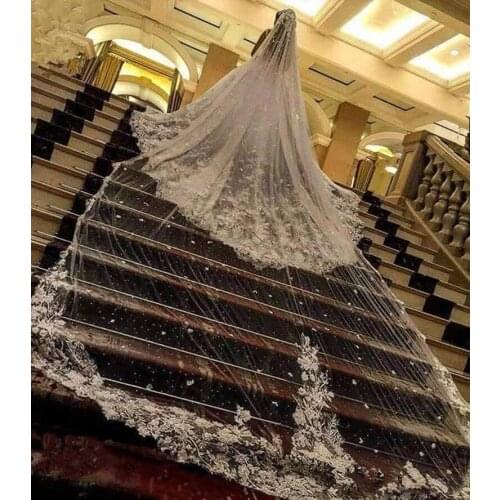 2020 New European style Wedding Veils Soft Mesh 3 M 4 M 5 M Long Lace Edge Bridal Veil with Comb Wedding Accessories Bride Veil