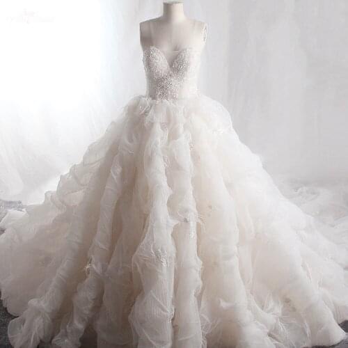 LZ435 Luxury Sweetheart Beading Crystal Sleeveless Wedding Dress Ruffles Feather Ball Gown Cathedral Train