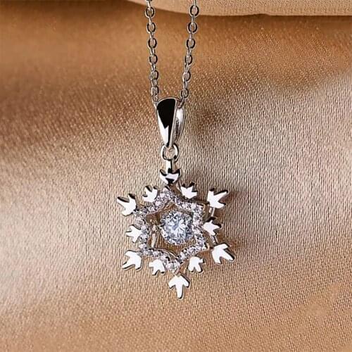 Huitan Winter Snowflake Shaped Necklace for Women Aesthetic Party Accessories Fashion Girls Sweater Chain Necklace Fancy Jewelry