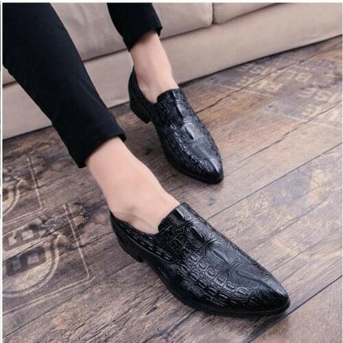 Hot Salepattern Male Slip-On Driving Shoes Pointed toe Soft Comfortable Designer Loafers Moccasins for men 559