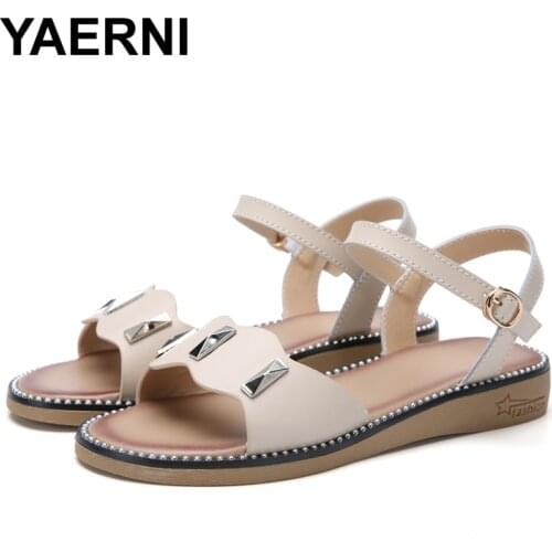 YAERNI 2019 Summer New Fashion Flat Low Heel Gladiator Sandals Women Genuine Leather Retro Metal Low Ankle Strap Sandals Buckle