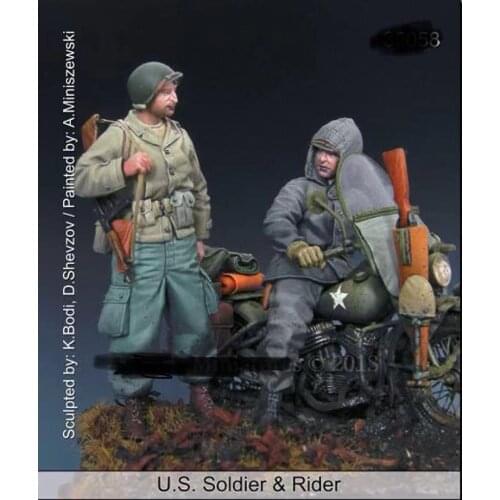 American resin soldiers in World War II Two American soldiers (excluding motorcycles) 1:35