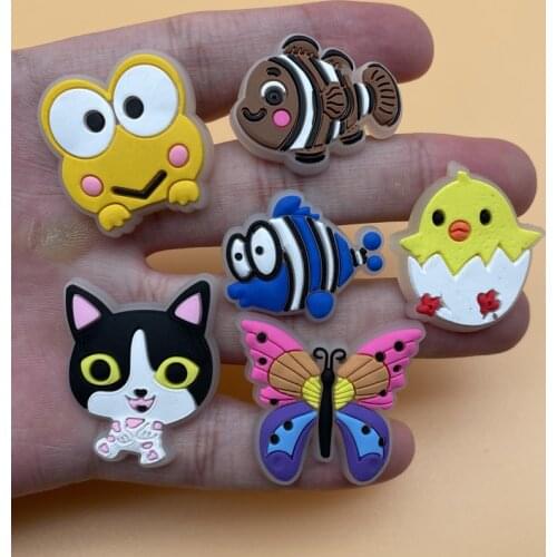 Single Sale 1 Pcs Shoe Charms 21 Types Luminous Cartoon Anime Animal Clownfish Cats And Dogs Fit Kids X-Mas Party Gifts