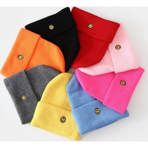 Lovely Smile Face Embroidery Beanies Unisex Candy Color Fall Winter Outdoor Windproof Skullies Go Shopping Bonnets for Women