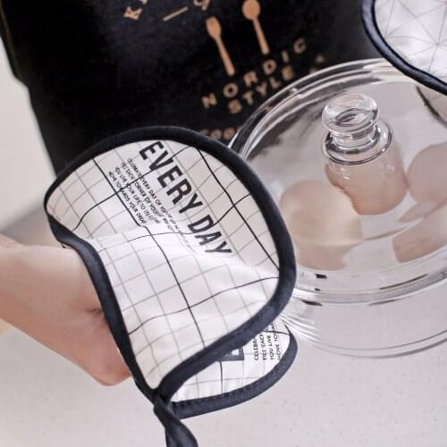 EMBED LIFE Linen Coarse Calico On The Bed