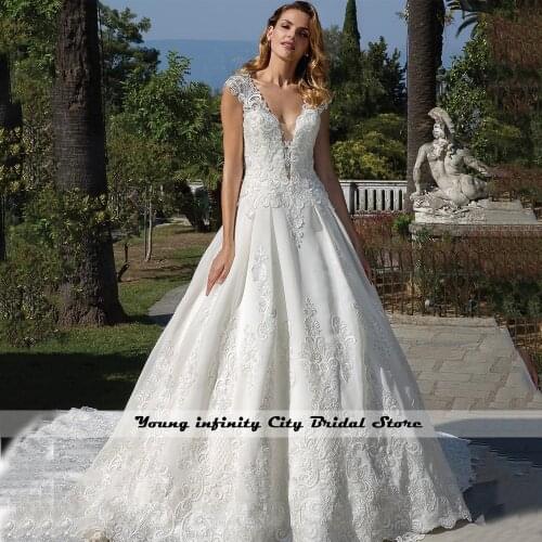 Amazing Deep V Neck Cap Sleeves White Lace Wedding Dress Pocket Long Train Appliques Backless Bridal Gown with Buttons