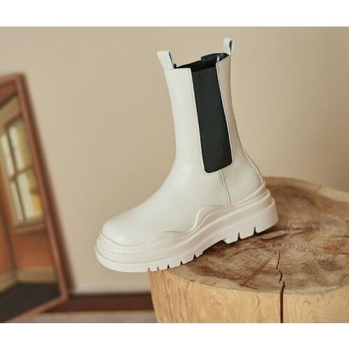 Hot Genuine Leather Women Boots Fashion Slip-On Chelsea Boots Platform Boots Round Toe Flat Heel Women Shoes Zapatos Para Mujer