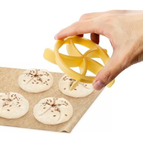 1pcs Fan Shaped Dough Cookie Press Bread Rolls Mold Plastic Pastry Cutter Cake Biscuit Stamp Mould Baking Tools Kitchen Tools