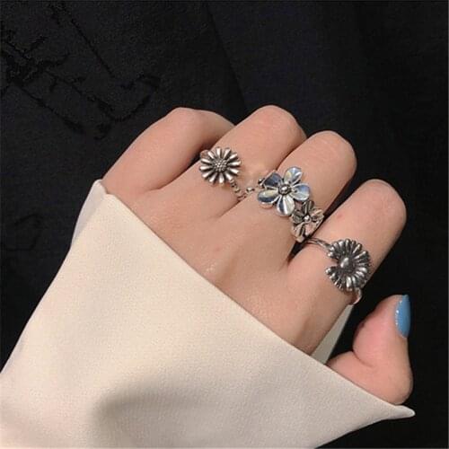 HUANZHI 2020 New Vintage Hip Hop Tibetan Silver Daisy Flower Simple Chain Hollow Metal Opening Rings for Women Men Jewelry