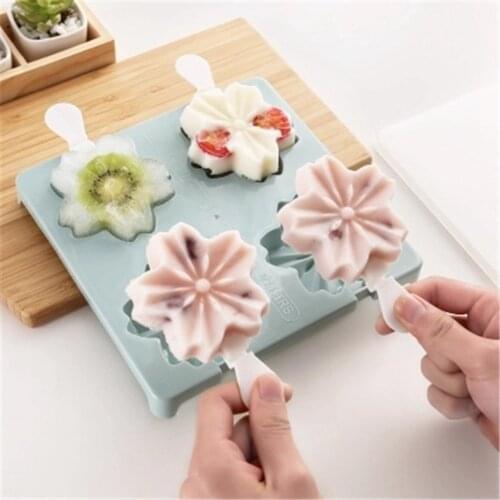 Silicone Ice Cream Mold DIY Homemade Cartoon Bear Strawberry Ice Cream Popsicle Mould With Sticks Popsicle Ice Mould