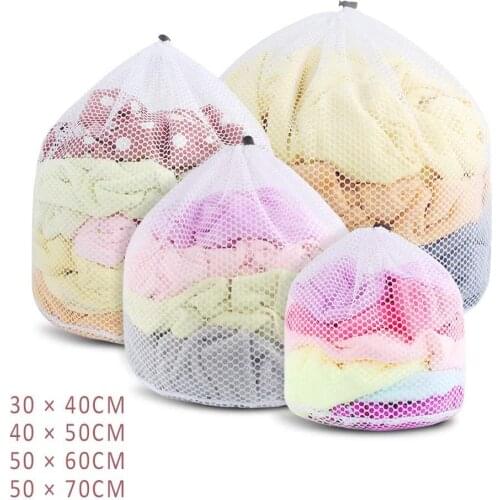 Bolsa de red para lavar ropa separada. Set de 4 bolsas de poliéster, con cordón ajustable
