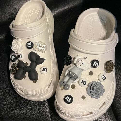 Fashion Cartoon Viole Bear Flower Hole Shoes with Cool Shoe Buckle Black Shoe Ornament M Bean Accessory Shoelace Decoration