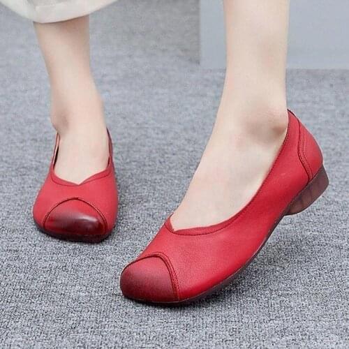 Women Flats Retro Slip on Flat Shoes Anti-Slippery Grandmother Shoes Black Loafers 2020 New Red Comfortable Ladies Shoes