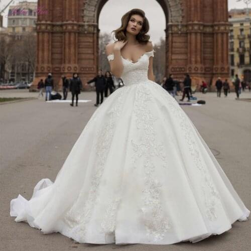 Julia Kui High Quality Luxurious Embroidery Ball Gown Wedding Dresses 2020 Off The Shoulder Beading Pearls Appliques Bride Gowns