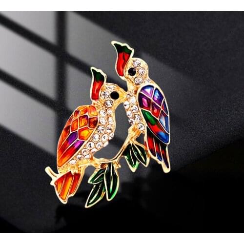 Fashion Luxury Cute Parrot Animal Brooch Alloy Gold Color Enamel Green Leaf Brooches Lady Party Pins Birthday Gifts