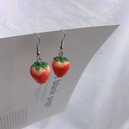 Fashion Simple Acrylic Strawberry Pendant Earrings Quality Drop Earrings for Girls Women Gift Lovely Jewelry