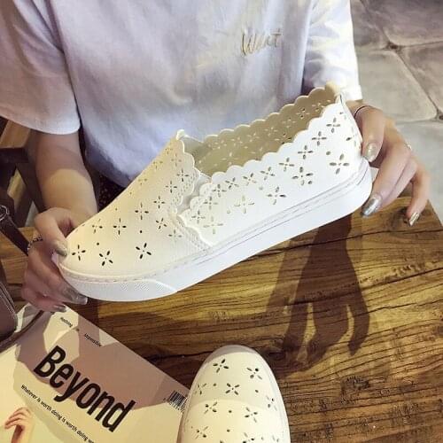 Breathable hollow white shoes women summer 2019 new Korean version of a hundred students lazy flat shoes sneakers