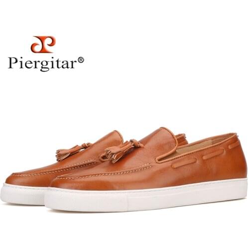 Piergitar 2019 New brown colors genuine leather mens sneakers with tassel designs Sporty style mens casual shoes white bottom