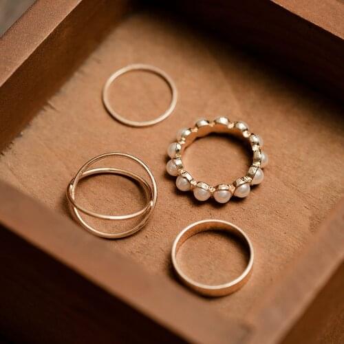 4pcs Vintage Pearl Ring Set Unusual Golded Temperament Creative Punk Style Golden Ring Inlaid Pearl Joint Metal Cross Ring Set
