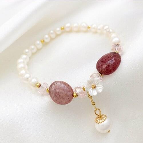 Light Yellow Gold Color Flower Shell with Imitation Pearl Stretchy Bracelet for Elegant Women Jewelry