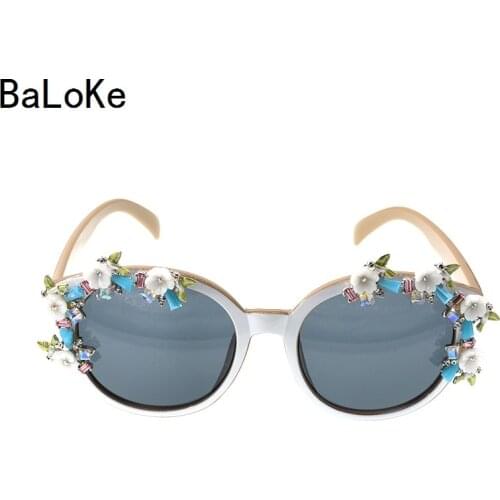 European Style Brand Designer Elegant Retro Baroque Women Sunglasses Square White Frame Flower Decoration Summer Decoration