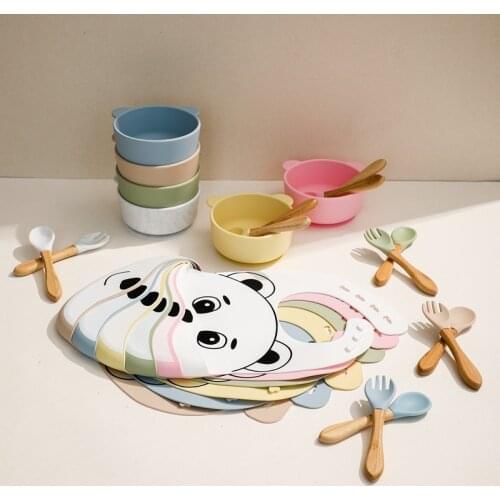 4Pcs Baby Silicone Tableware Set Soft Waterproof Bibs Non-slip BPA Free Food Grade Silicone Bowl And Spoon For Children