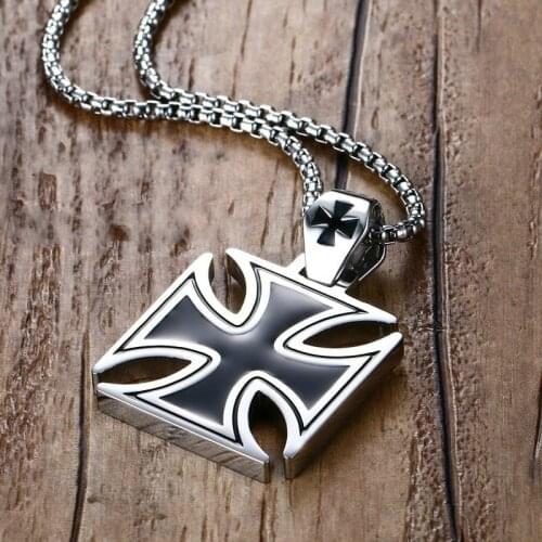 Black Enamel Templar Cross Necklace Classic Charms Men and Women Casual Party Exquisite Jewelry