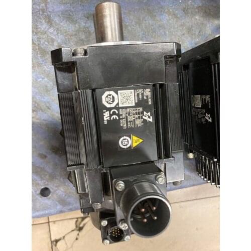SGM7A-15AFA61 SERVO MOTOR , used in good condition . 80% appearance new , good working , free shipping