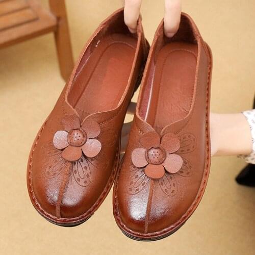 Womens shoes Spring womens leather flat shoes Ladies casual shoes Ladies soft and comfortable casual shoes