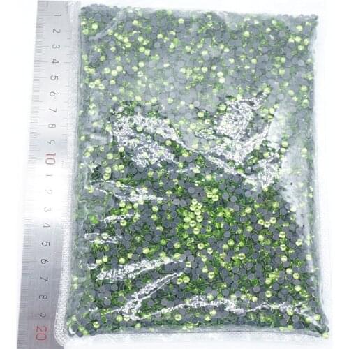 Lt.peridot Wholesale Large Bulk Packing High Quality Shiny Stones Size SS6 SS10 SS16 SS20 SS30 Black Hotfix Rhinestones