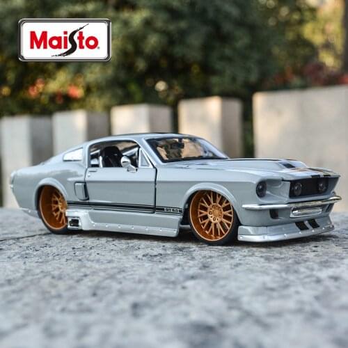 Maisto 1:24 1967 Ford Mustang GT Sports Car Static Die Cast Vehicles Collectible Model Car Toys