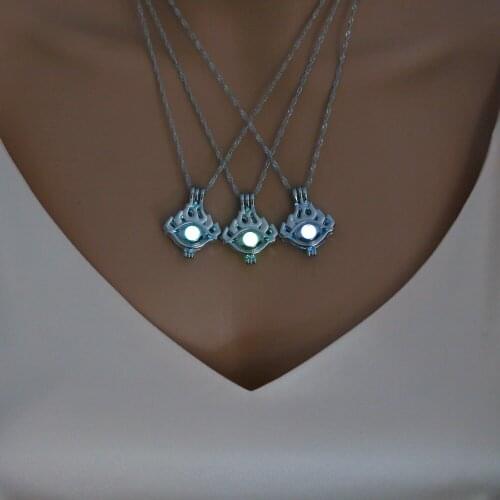 In The Dark shine Luminous Pendant Necklace Attractive big-eye graphics Luminous Pendant Necklace Jewelry Women Halloween Gifts
