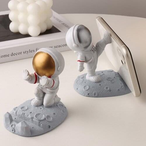 Nordic Creative Spaceman Astronaut Mobile Phone Tablet Base Lazy Mobile Phone Stand Cartoon Desktop Car Decoration Accessories
