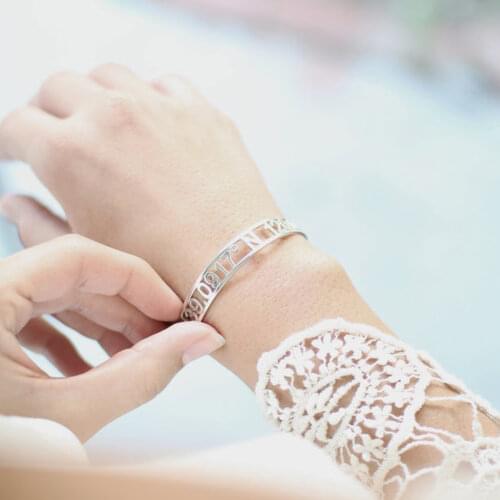 Mumuxing Personality Ladies Bangle Custom Name Stainless Steel Hollow Golden Bangle Ladies Fashion Exquisite Jewelry Jewellery