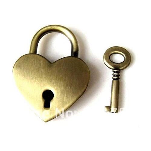 4 x 3 cm Brass bronze heart lock and key
