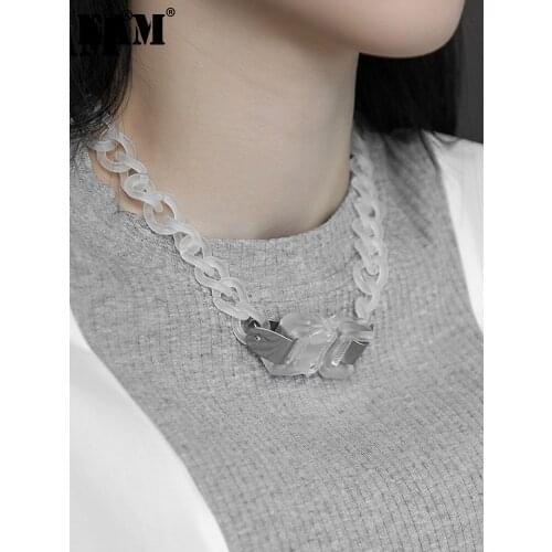 [EAM] Women White Acrylic Metal Buckle Casual Necklace New Temperament Fashion Tide All-match Spring Autumn 2021 1DD7724