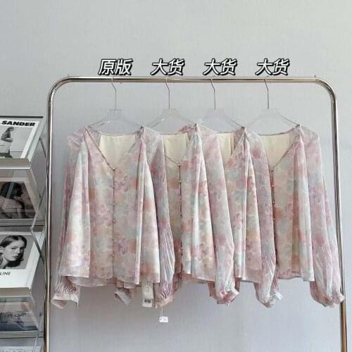 Spring flower Womens sea gentle wind Lantern Sleeve V-neck Floral Chiffon shirt womens new 2021 top