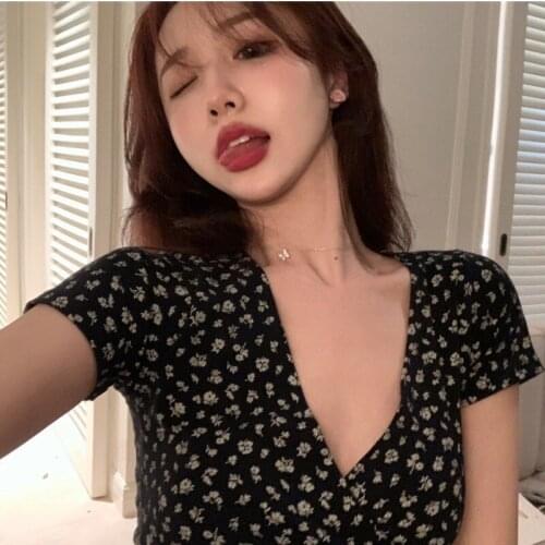 2021 News Popular Short T-Shirt Womens Wear Flower Fashion V-Neck Sleeve Jacket Famale Clothes Base Summer Student Casual