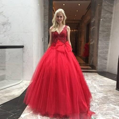 New Arrival Red Ball Gown Prom Dresses 2019 V Neck Lace Up Back Beading Sweet 15 Dress Tiered Skirt Bow Tie Evening Party Gowns